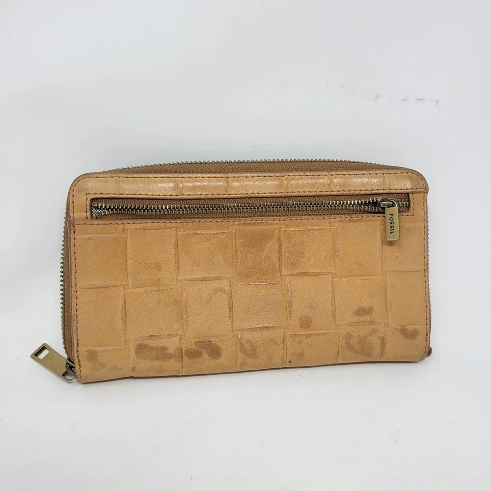 Fossil Wallet Tan‎ Leather Zip-Around Logo Wristlet Woven Look Design